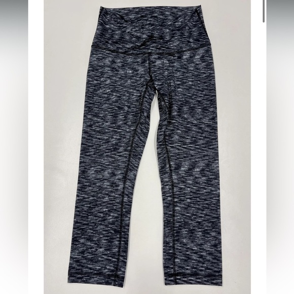 Lululemon Sz 8 Wunder Under Crop (Hi-Rise) Dramatic Static White Black - Picture 3 of 11